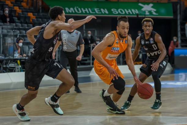 霍楠发起“星火计划”！挖掘10-18岁篮球苗子送至塞尔维亚培养 并提供就业机会