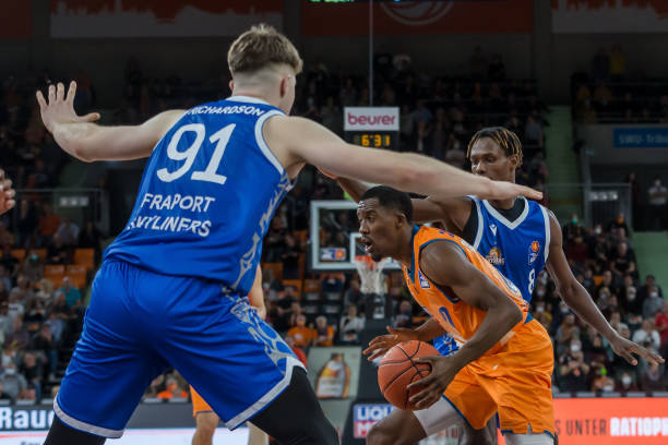 为进攻前锋 为进攻前锋